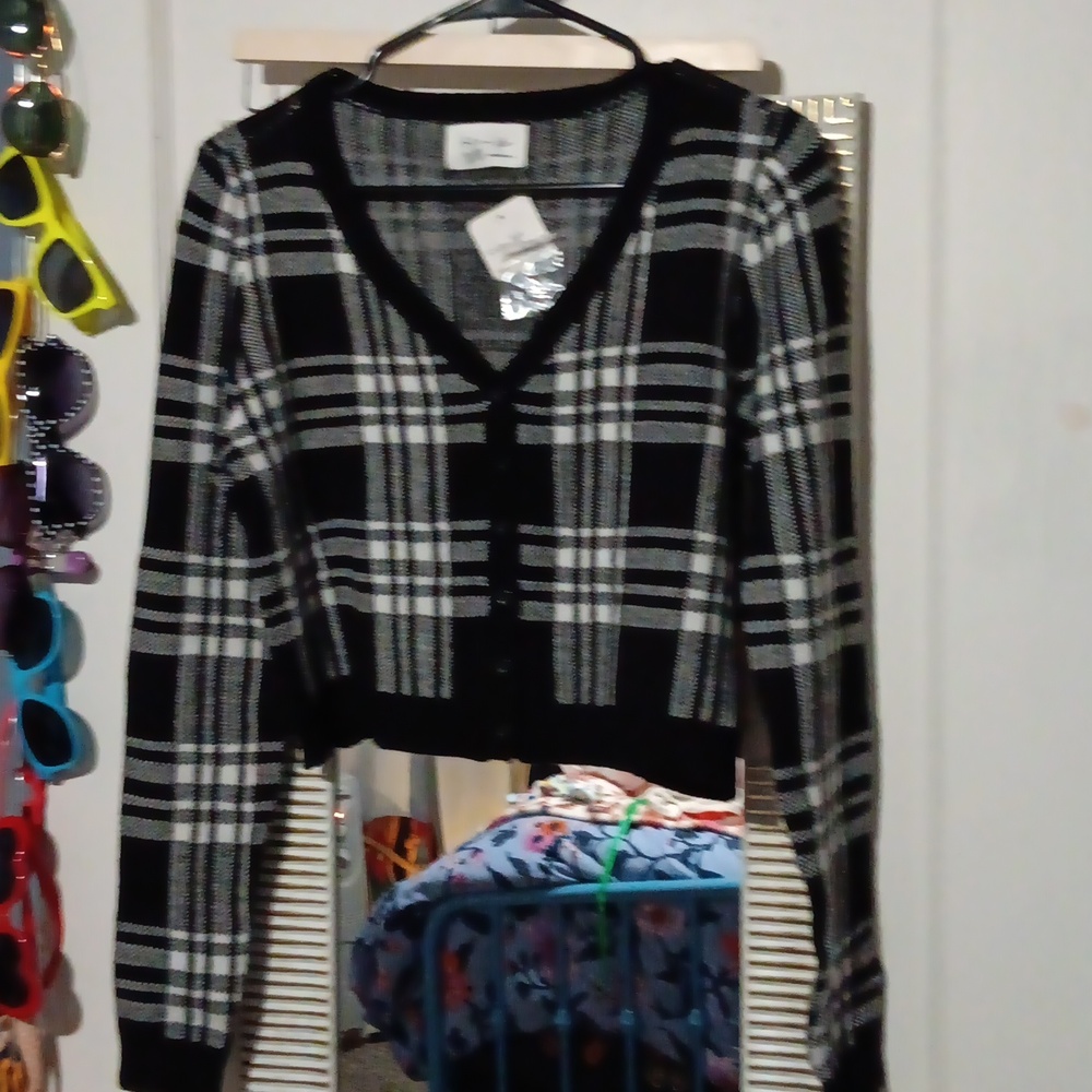 Active USA Monochrome Plaid Knit Cropped Cardigan